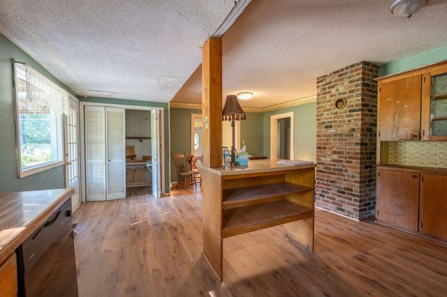 2010 W Gaines St, Lawrenceburg, TN 38464