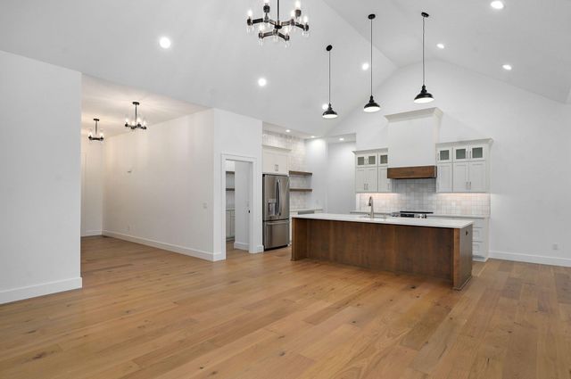 1676 E Cobblestone Drive, Ozark, MO 65721