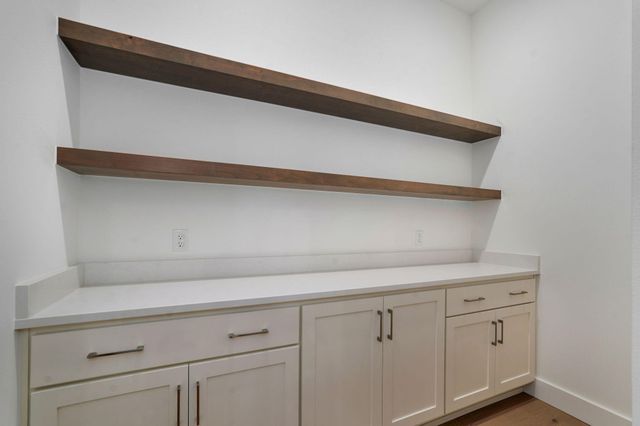 1676 E Cobblestone Drive, Ozark, MO 65721