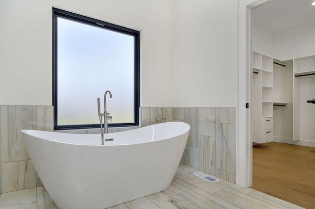 1676 E Cobblestone Drive, Ozark, MO 65721