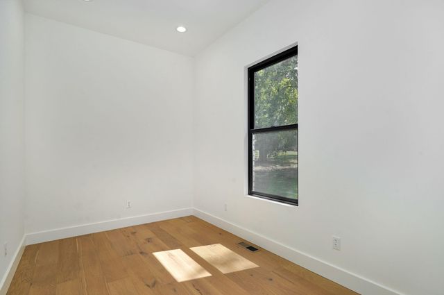 1676 E Cobblestone Drive, Ozark, MO 65721