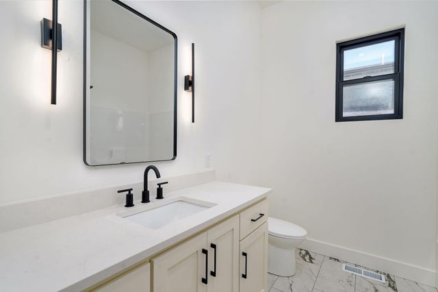 1676 E Cobblestone Drive, Ozark, MO 65721