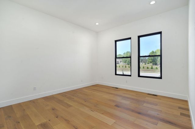 1676 E Cobblestone Drive, Ozark, MO 65721