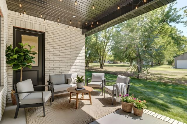 1676 E Cobblestone Drive, Ozark, MO 65721