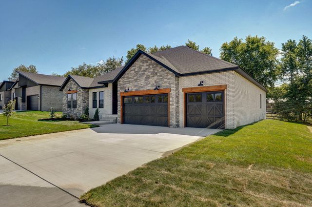 1676 E Cobblestone Drive, Ozark, MO 65721