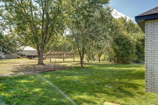 1676 E Cobblestone Drive, Ozark, MO 65721