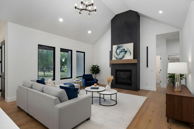 1676 E Cobblestone Drive, Ozark, MO 65721