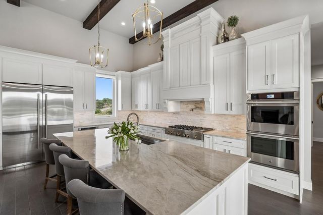 1501 N Cattlemans Crossing Dr, Kerrville, TX 78028
