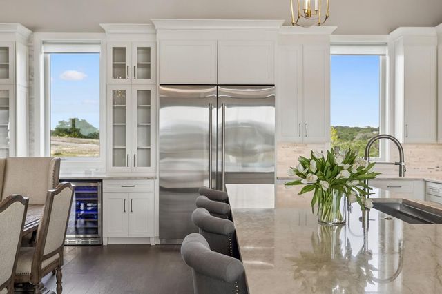 1501 N Cattlemans Crossing Dr, Kerrville, TX 78028