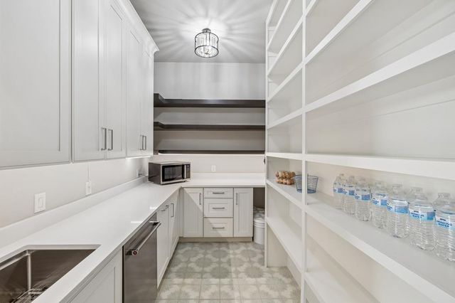 1501 N Cattlemans Crossing Dr, Kerrville, TX 78028