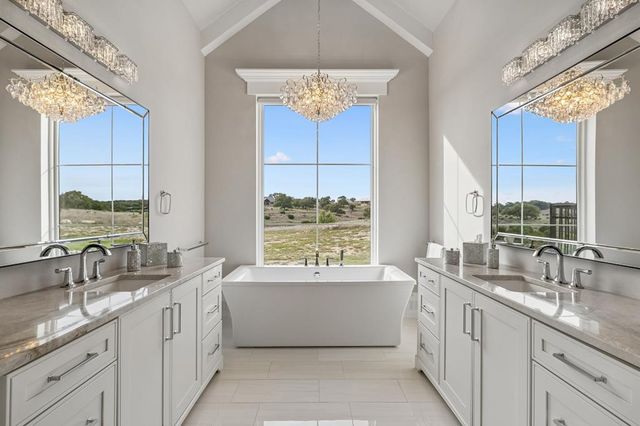 1501 N Cattlemans Crossing Dr, Kerrville, TX 78028