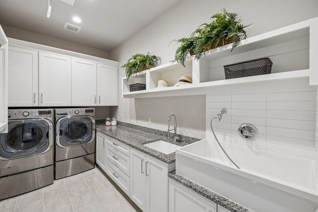 1501 N Cattlemans Crossing Dr, Kerrville, TX 78028