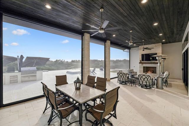1501 N Cattlemans Crossing Dr, Kerrville, TX 78028