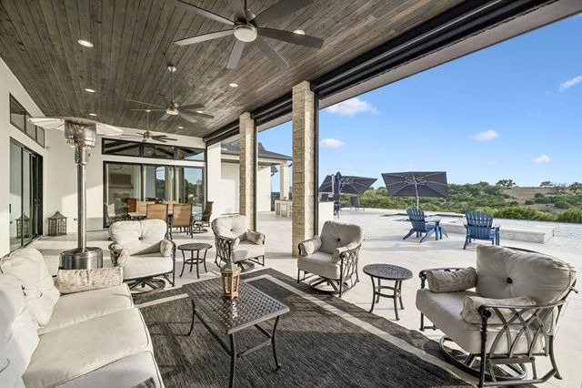 1501 N Cattlemans Crossing Dr, Kerrville, TX 78028
