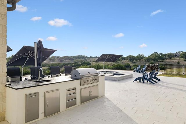 1501 N Cattlemans Crossing Dr, Kerrville, TX 78028