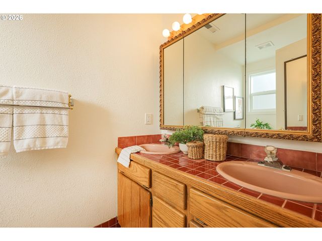 109 Ne 94TH St, Vancouver, WA 98665