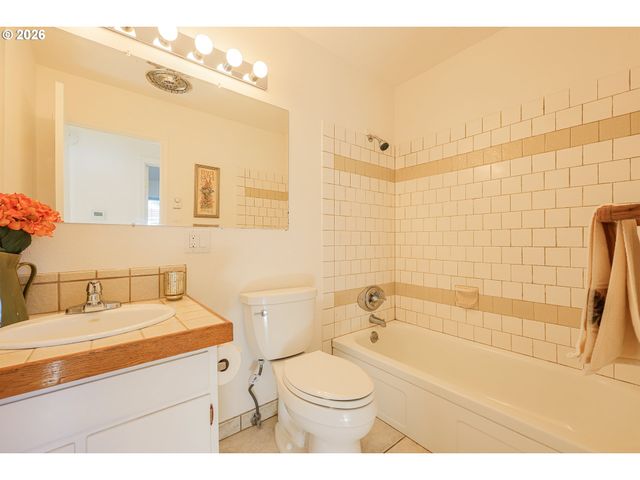 109 Ne 94TH St, Vancouver, WA 98665