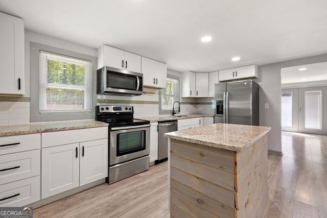 11 Swan Drive, Newnan, GA 30263