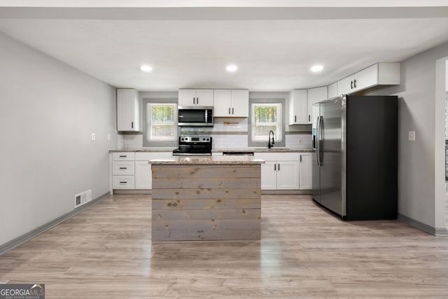 11 Swan Drive, Newnan, GA 30263