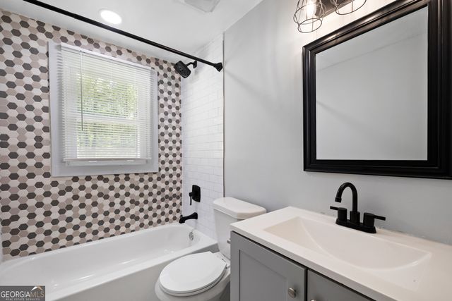 11 Swan Drive, Newnan, GA 30263