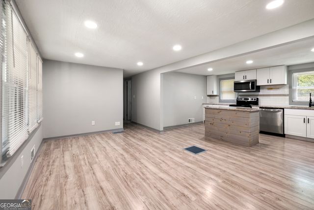 11 Swan Drive, Newnan, GA 30263