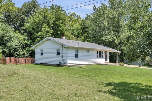 32 Highland Drive, St Charles, MO 63303
