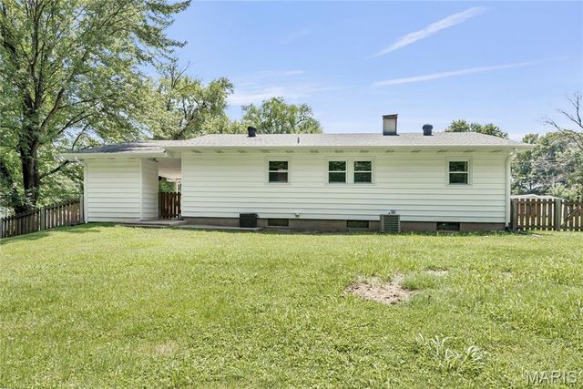 32 Highland Drive, St Charles, MO 63303