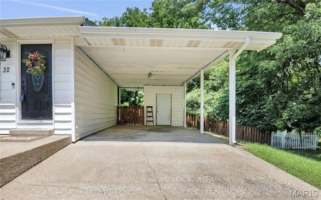 32 Highland Drive, St Charles, MO 63303