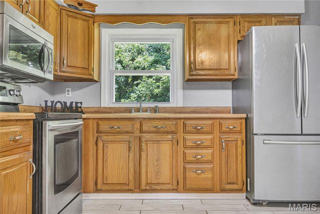 32 Highland Drive, St Charles, MO 63303
