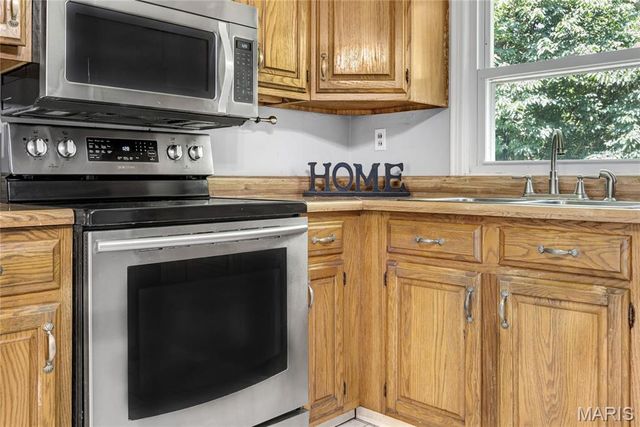 32 Highland Drive, St Charles, MO 63303