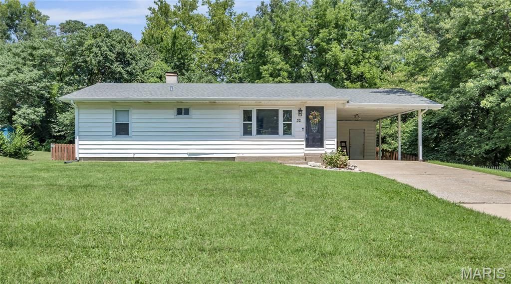 32 Highland Drive, St Charles, MO 63303