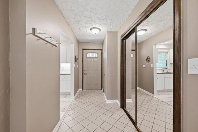 611 W Mequon ROAD, Mequon, WI 53092