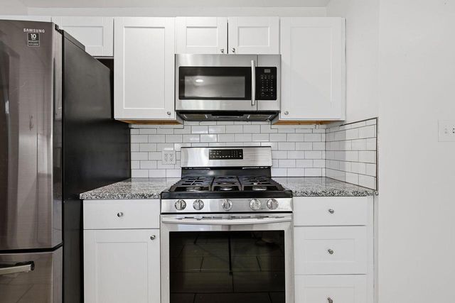 611 W Mequon ROAD, Mequon, WI 53092