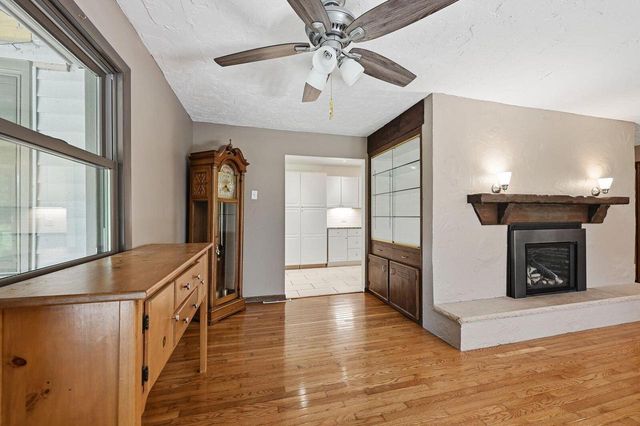 611 W Mequon ROAD, Mequon, WI 53092