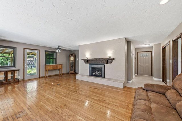 611 W Mequon ROAD, Mequon, WI 53092