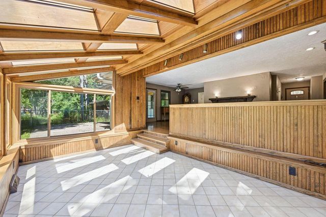 611 W Mequon ROAD, Mequon, WI 53092