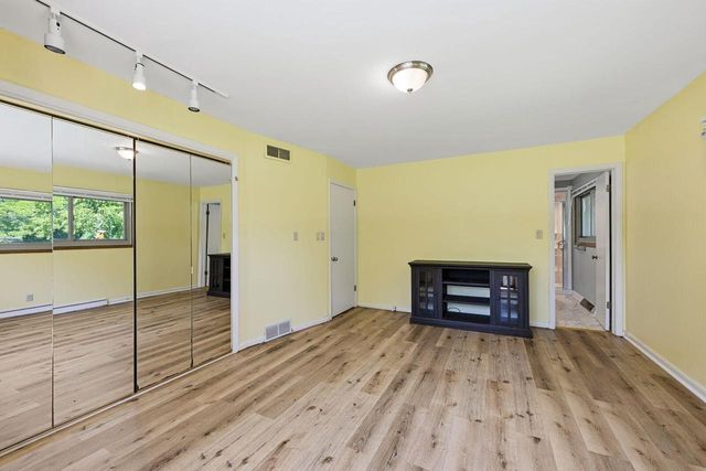 611 W Mequon ROAD, Mequon, WI 53092