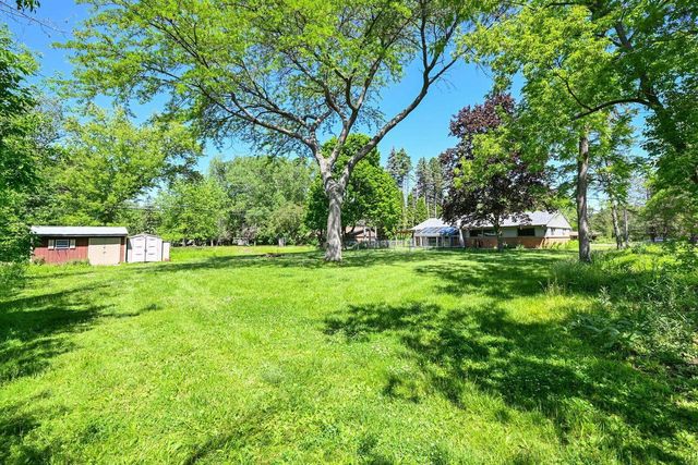611 W Mequon ROAD, Mequon, WI 53092