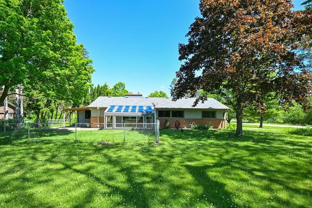611 W Mequon ROAD, Mequon, WI 53092