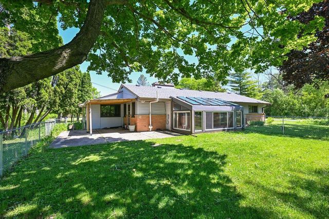 611 W Mequon ROAD, Mequon, WI 53092