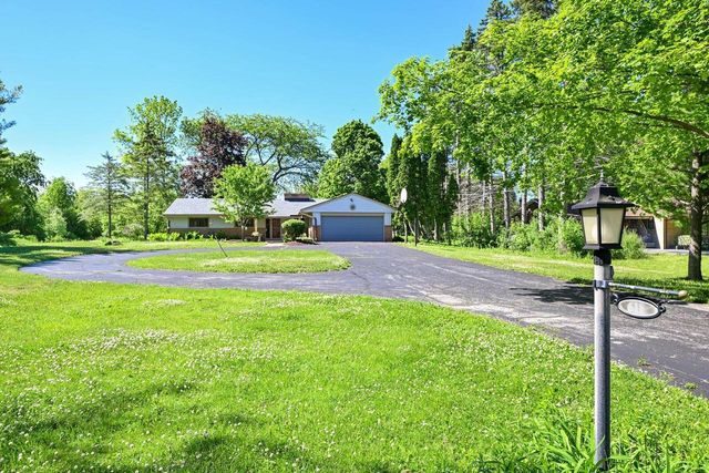 611 W Mequon ROAD, Mequon, WI 53092