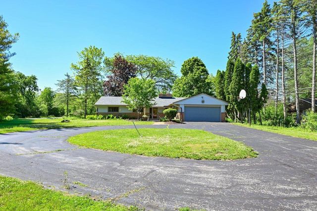 611 W Mequon ROAD, Mequon, WI 53092