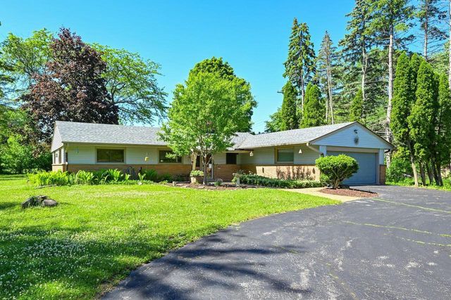 611 W Mequon ROAD, Mequon, WI 53092