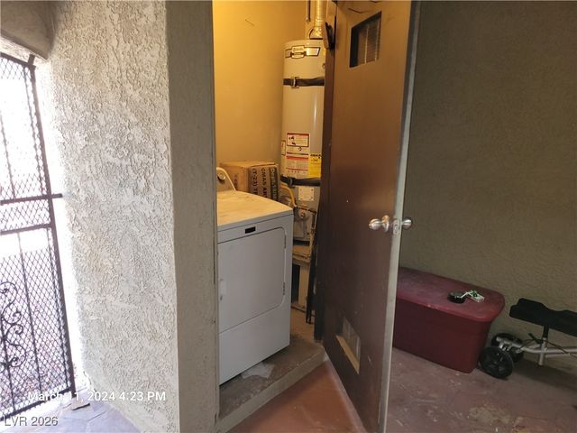 808 Hedge Way 4, Las Vegas, NV 89110