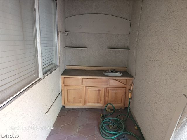 808 Hedge Way 4, Las Vegas, NV 89110