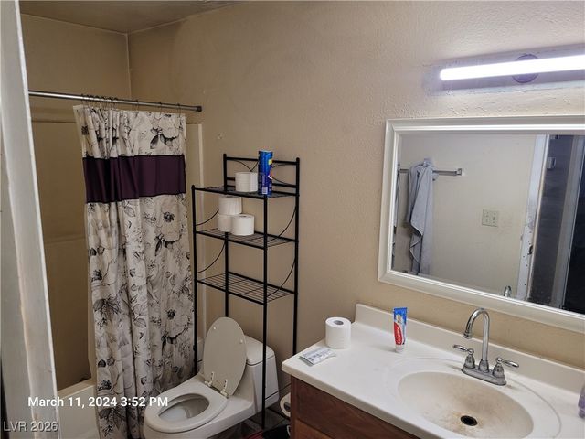 808 Hedge Way 4, Las Vegas, NV 89110