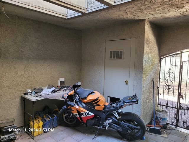 808 Hedge Way 4, Las Vegas, NV 89110