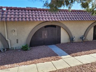 808 Hedge Way 4, Las Vegas, NV 89110