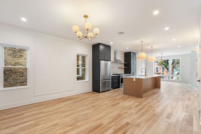 1530 W 18th Place 1, Chicago, IL 60608