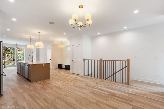 1530 W 18th Place 1, Chicago, IL 60608